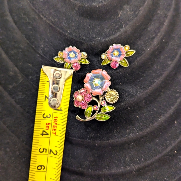 "AVON", Colorful Silver Tone,Enamel Flowers & Leaves Brooch w matching clip ons - Picture 3 of 3